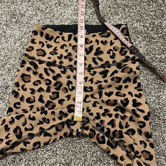 IVL Collective Into The Wild Cheetah Print 7/8 Legging Size 4 25” inseam - Picture 11 of 12